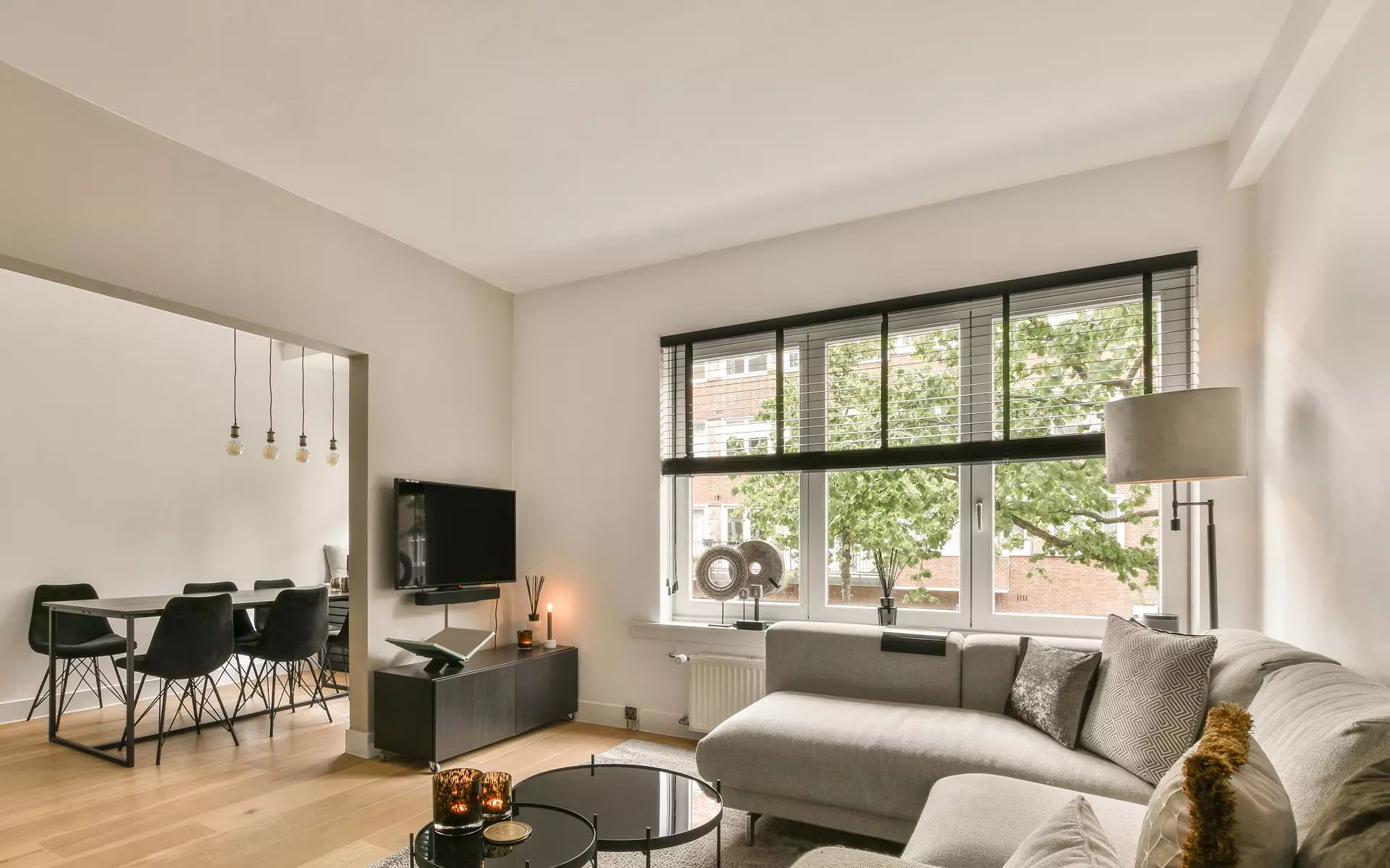 Как правильно красить потолок, чтобы не было потёков и разводов